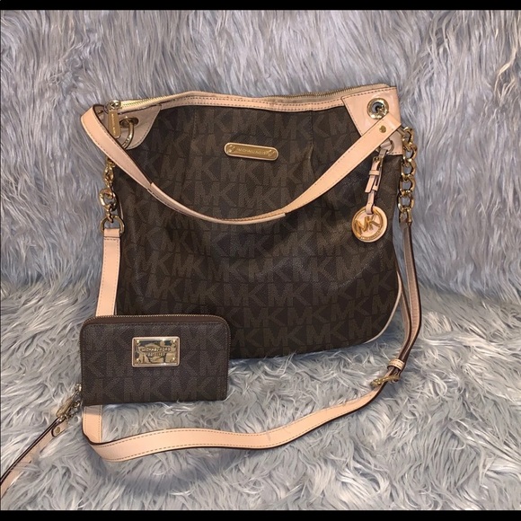 Authentic Michael Kors Wallet & Purse - Picture 1 of 6